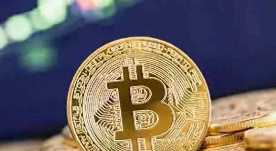 Bitcoin Breaks New Heights: Surges to $106,000!