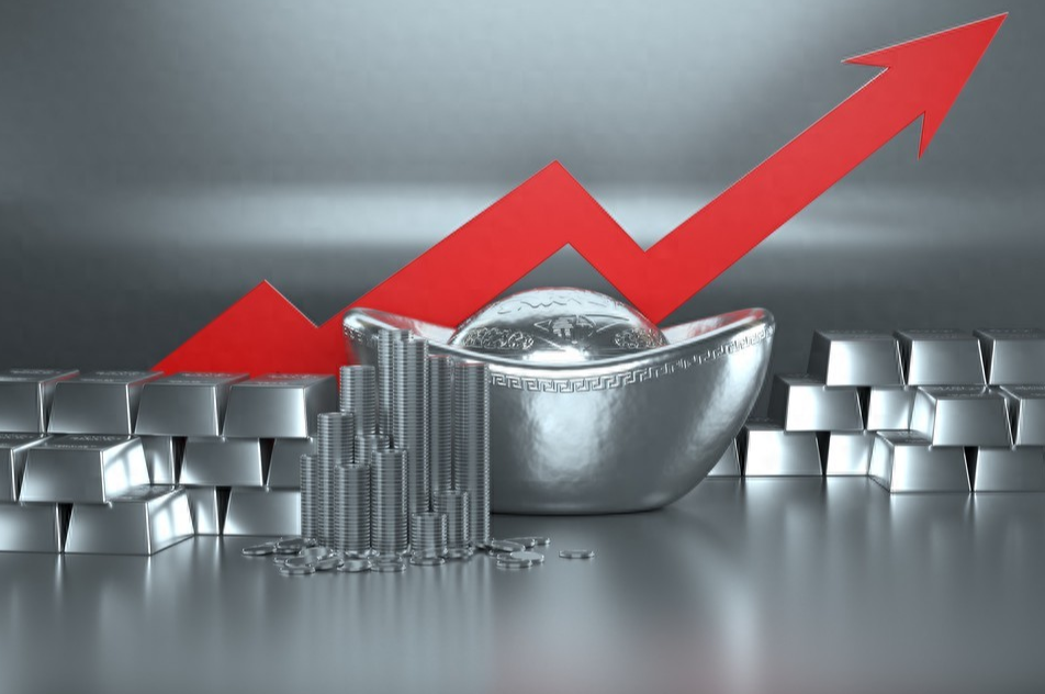 Silver to Hit $40 Next Year, Set to Outperform Gold Again